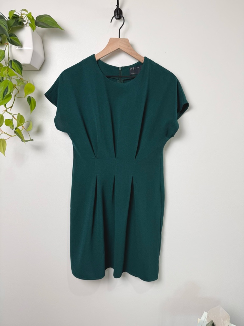 ASOS Design Nipped in Waist Green Pleated Mini Short Sleeve Round Neck Size US 6